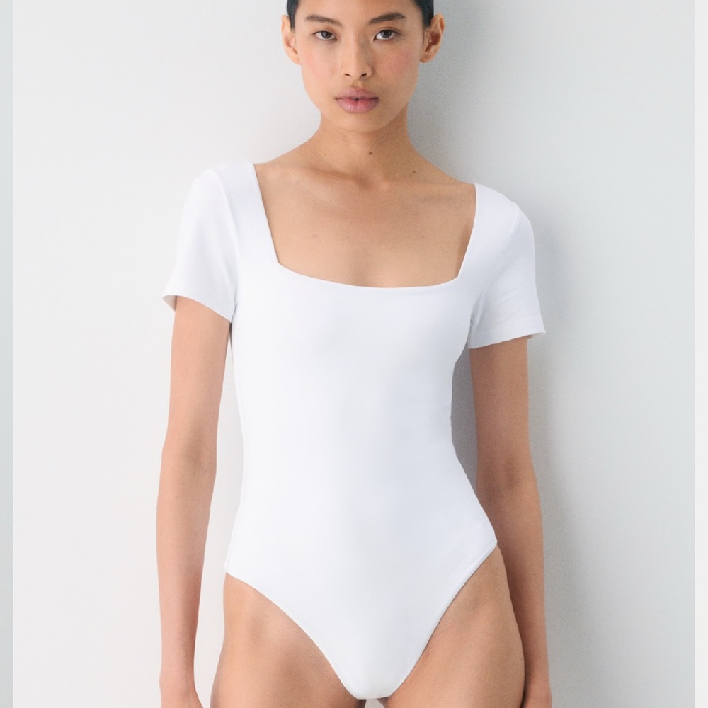 Aritzia Babaton Original Contour Squareneck Bodysuit